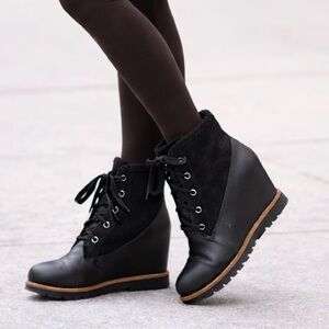 UGG Black Wedge Winter Boots Size 10 Shearling Lined